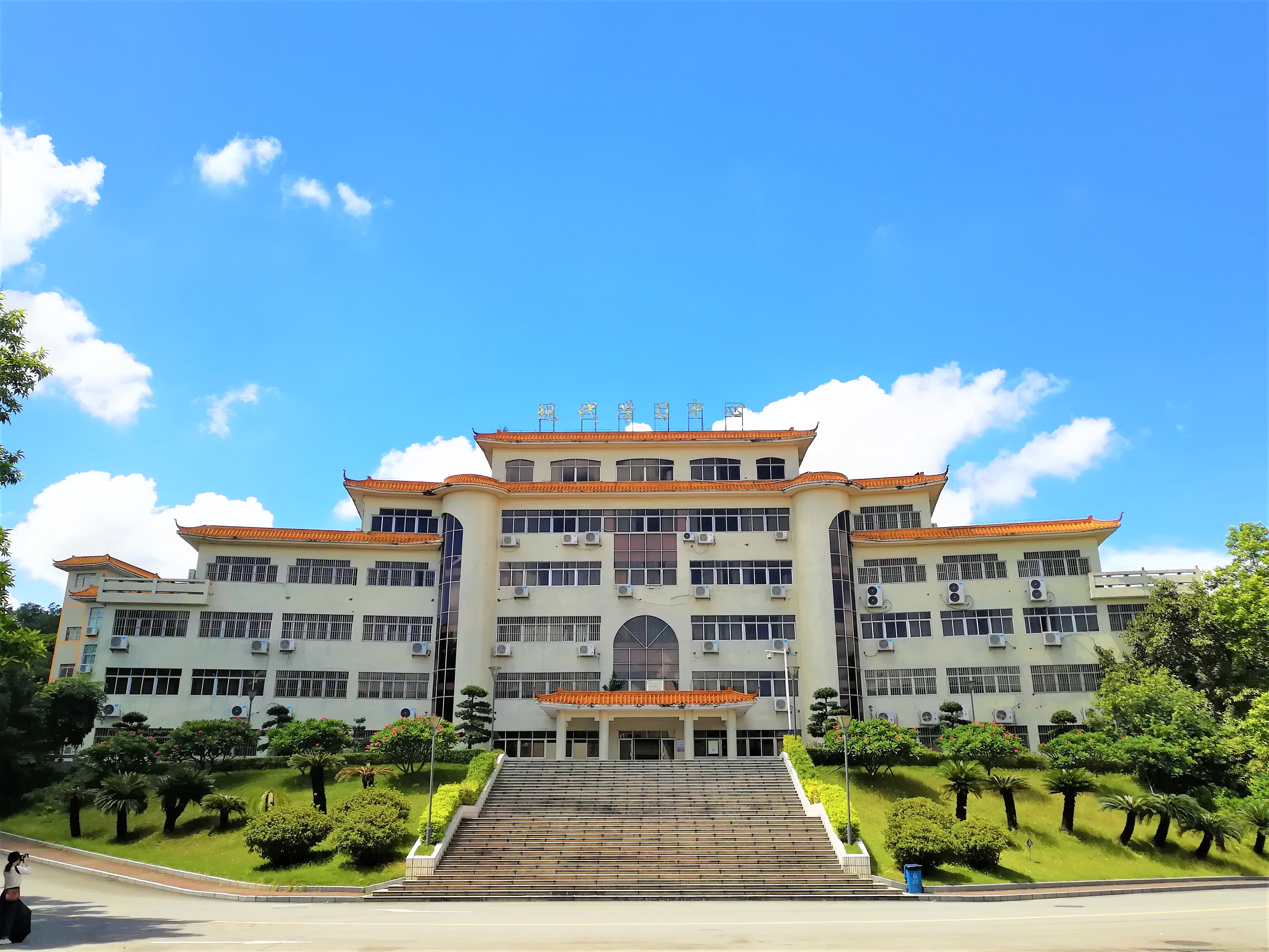  p>中山火炬职业技术学院(zhongshan torch polytechnic)是经广东省