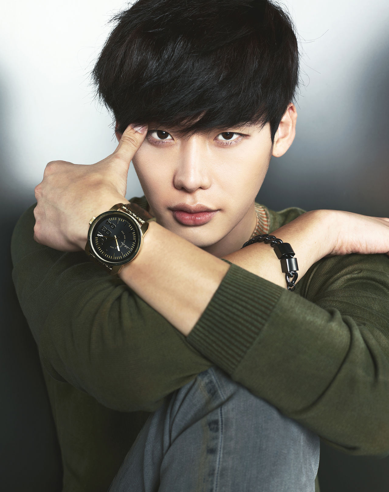 lee jong suk) /i>,1989年9月14日出生于京畿道龙仁,韩国男演员