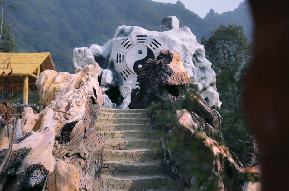  p>青华山位于 a target="_blank" href="/item/西安市">西安市 /a> a