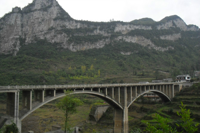  p>凹河村,位于贵州省清镇市流长苗族乡凹河村,距离贵州省会贵阳约80.