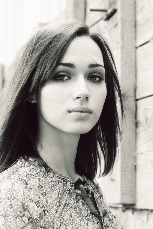  p>艾洛蒂·袁(elodie yung),1981年2月22日出生于巴黎,法国女演员.