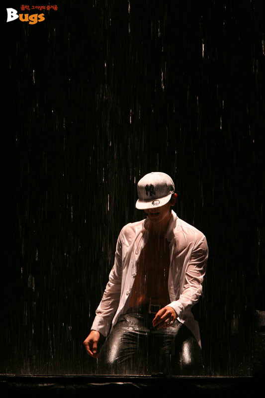  p>郑智薰(rain),1982年6月25日出生于韩国首尔,韩国流行男歌手,演员