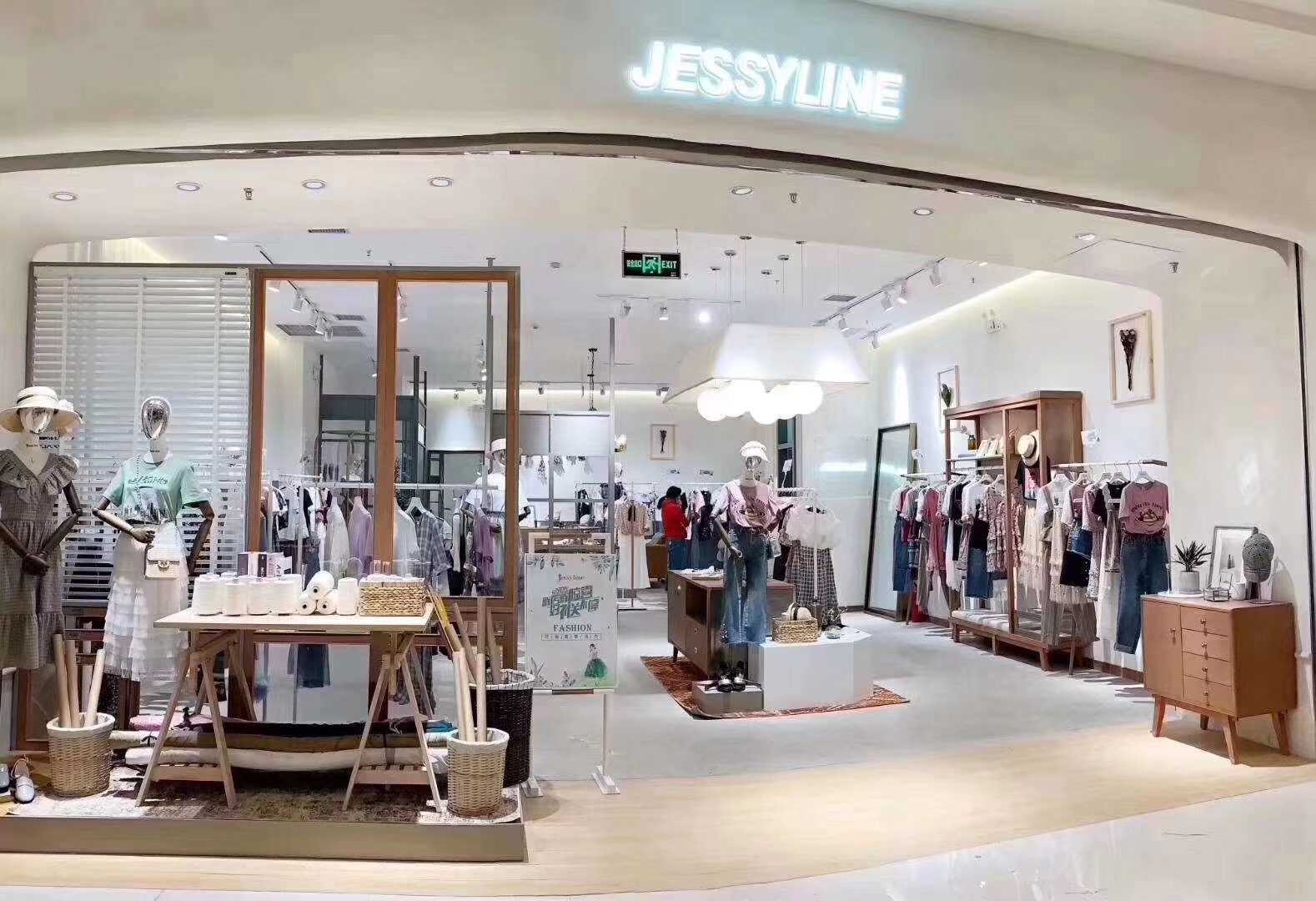  p>jessyline(杰茜莱)品牌是温州市杰茜莱服饰有限公司的时尚少淑女装