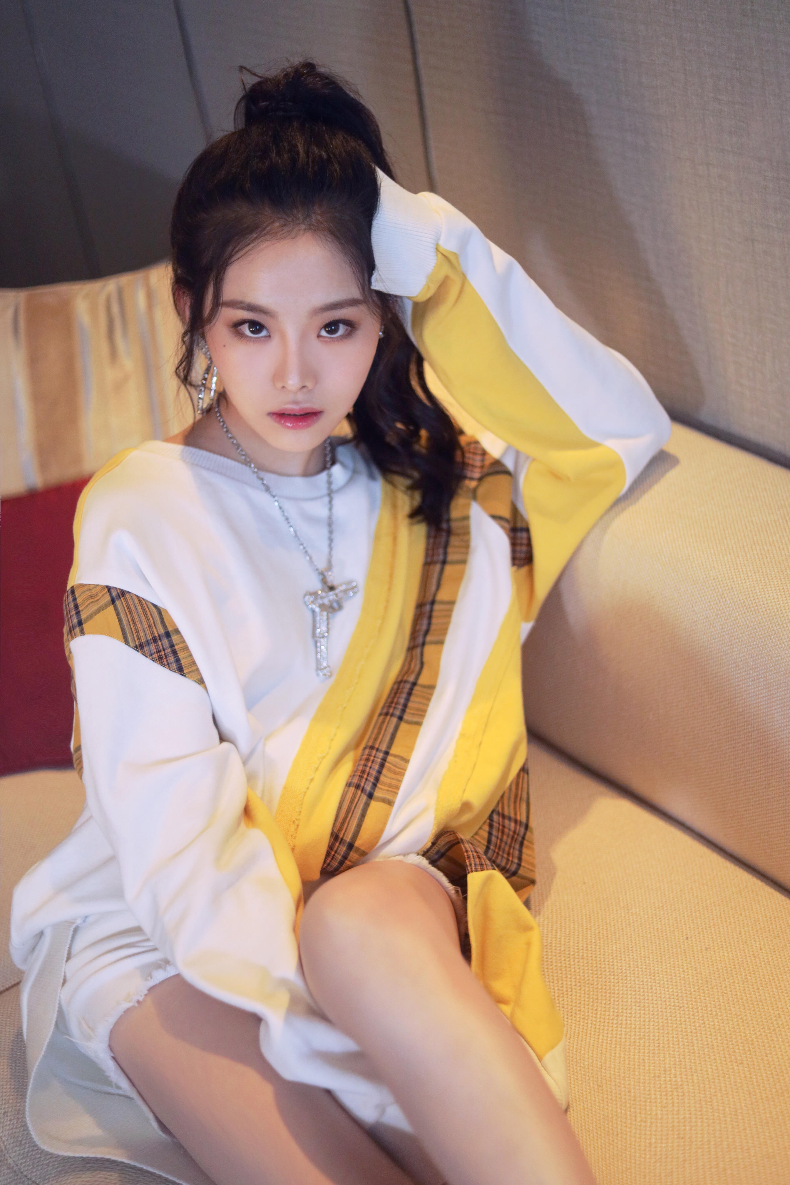  p>董颜,本名王婷,1996年3月20日出生于浙江宁波,毕业于 a target="