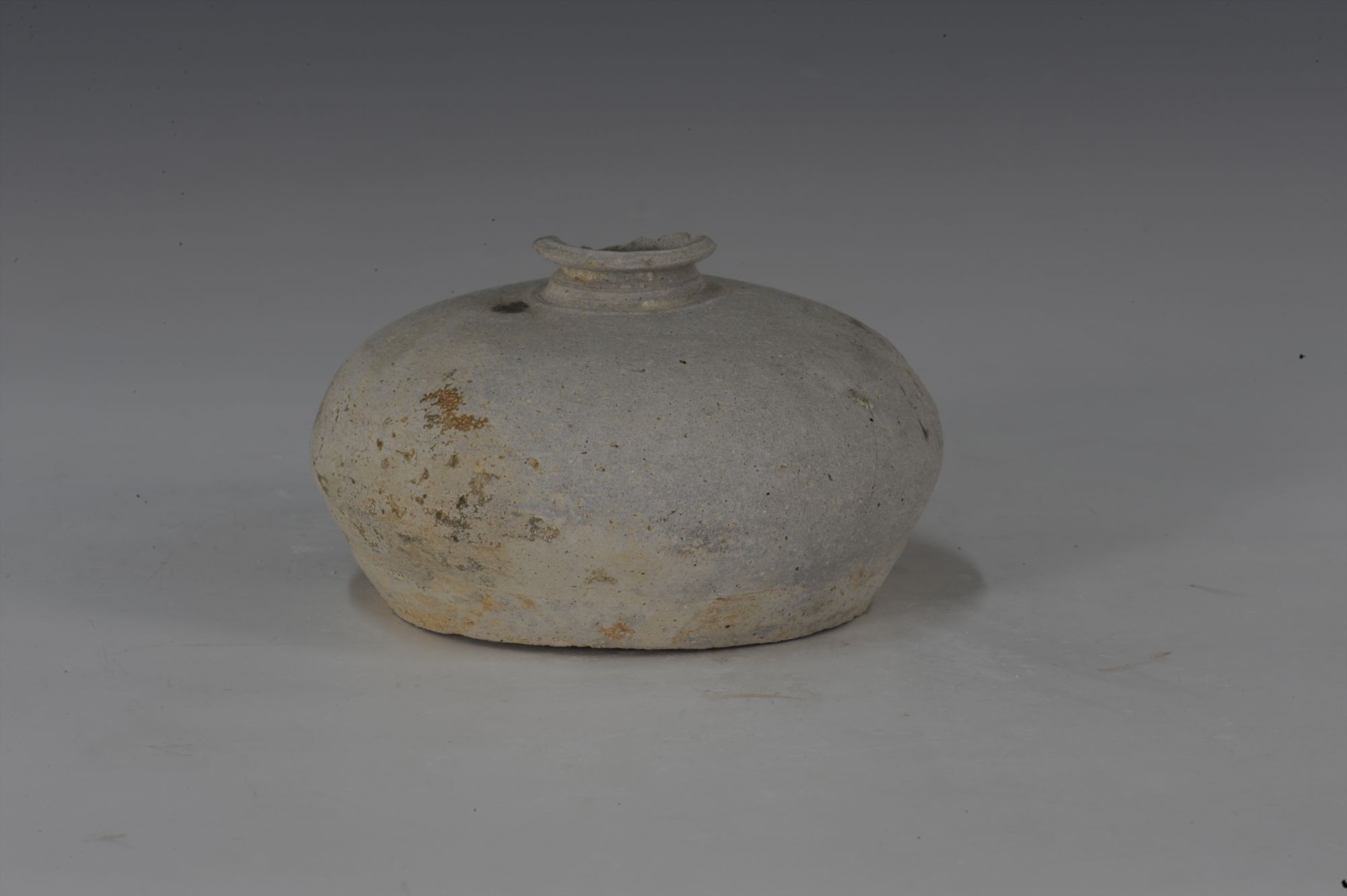 宋代酱釉小口陶罐