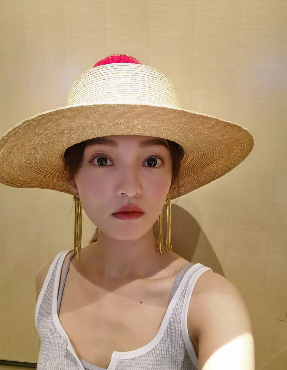  p>张韶涵(angela zhang),1982年1月19日出生于中国台湾省桃园市中坜