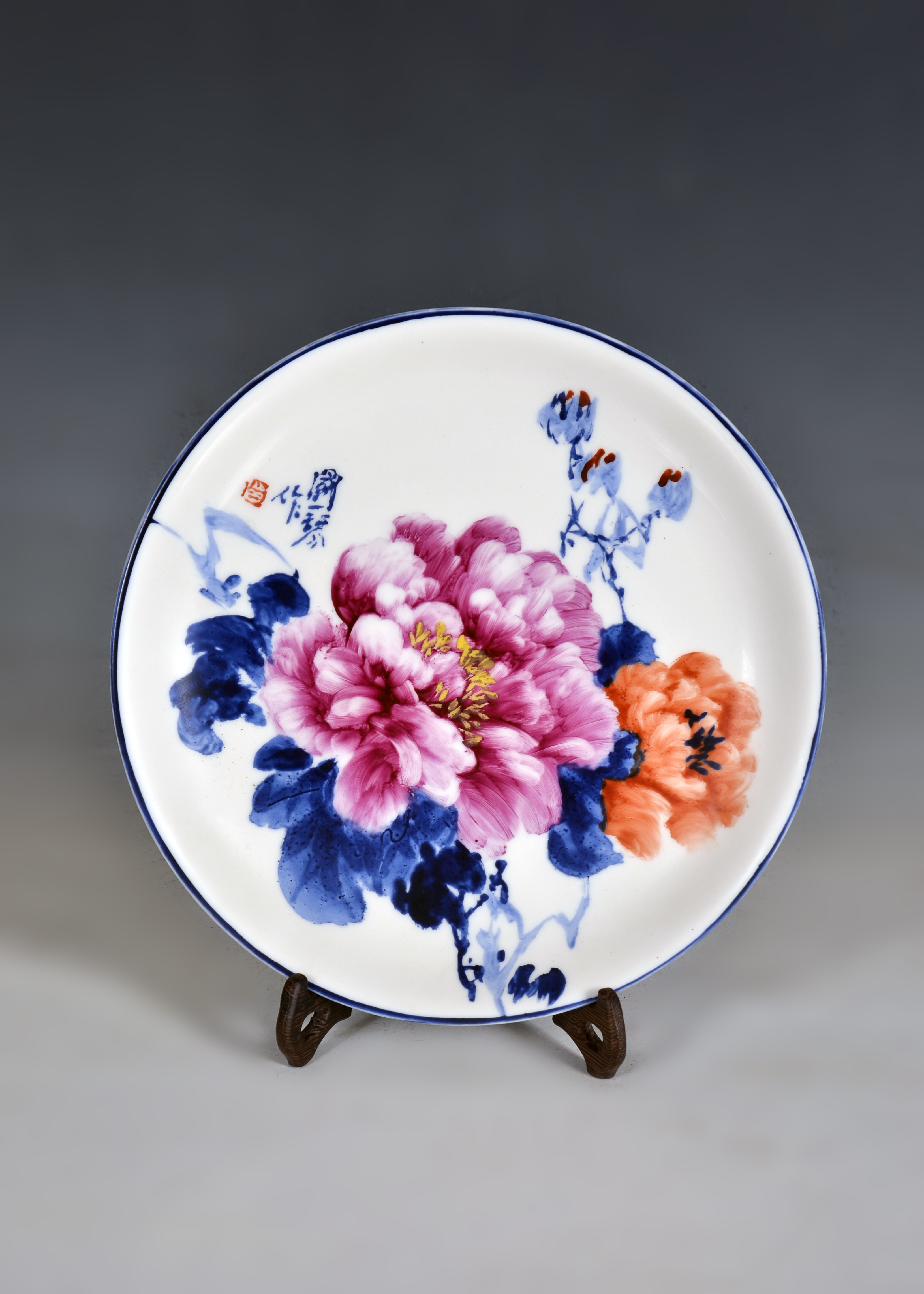  p>徐国琴 女 籍贯丰城,江西省陶瓷艺术大师,江西省教授级高级工艺