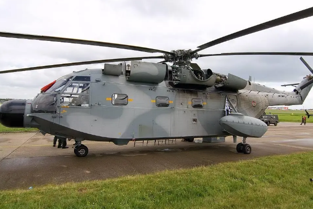 321"超黄蜂"是法国国营航宇工业公司研制的一种三发中型多用途直升机