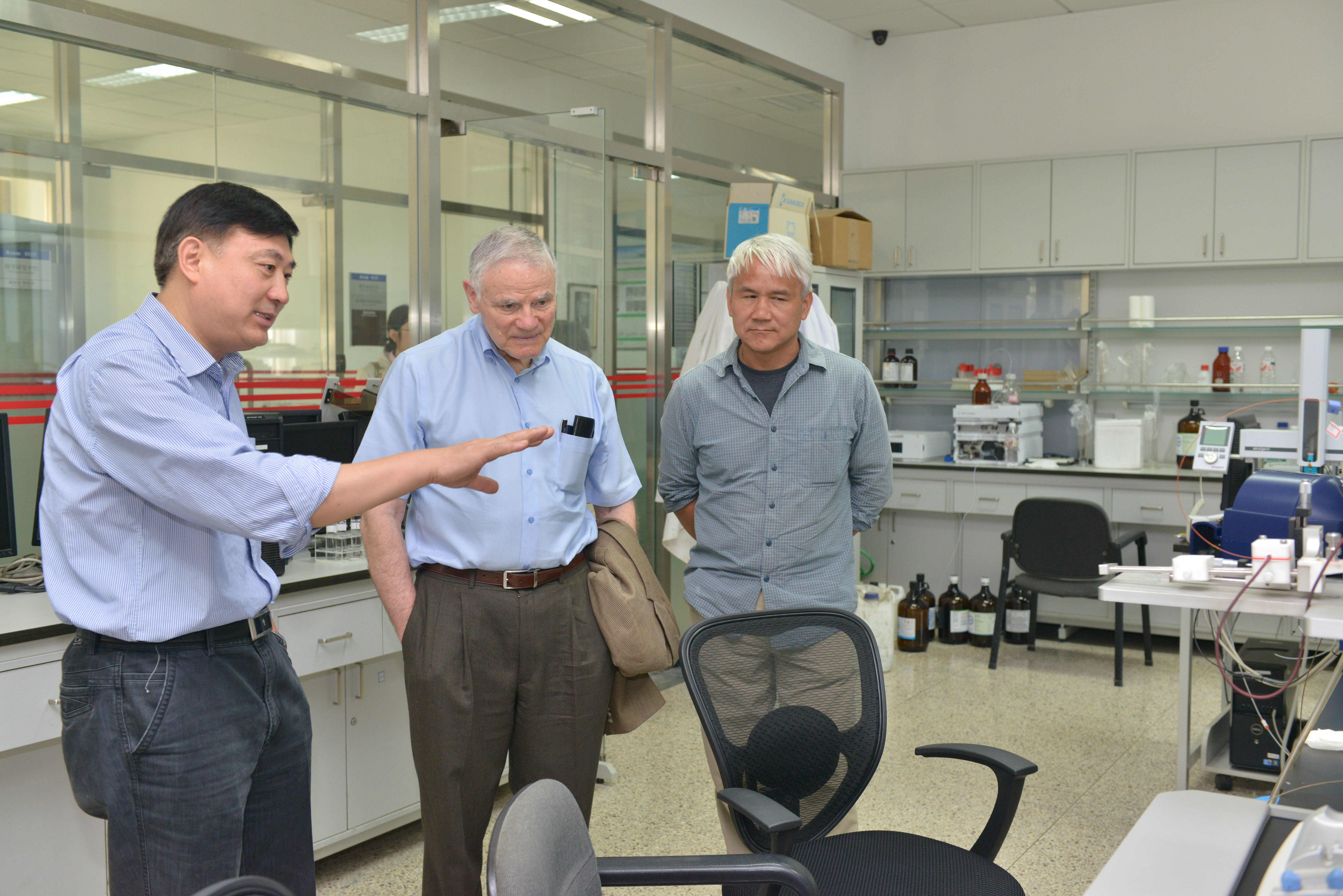 hood),1938年10月出生于美国蒙大纳州米苏拉,系统生物学家, a target=