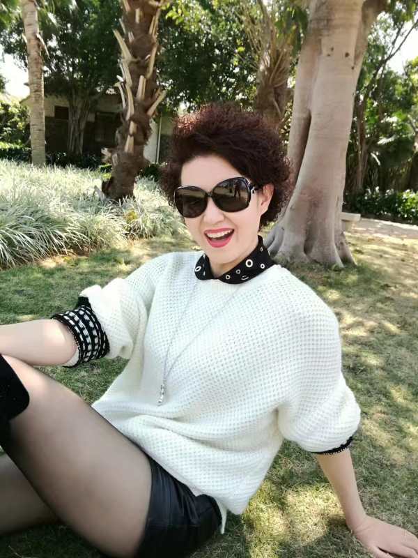  p data-id="ueersdtspbdj">李丹,辽宁人,毕业于辽宁大学新闻系,湛江