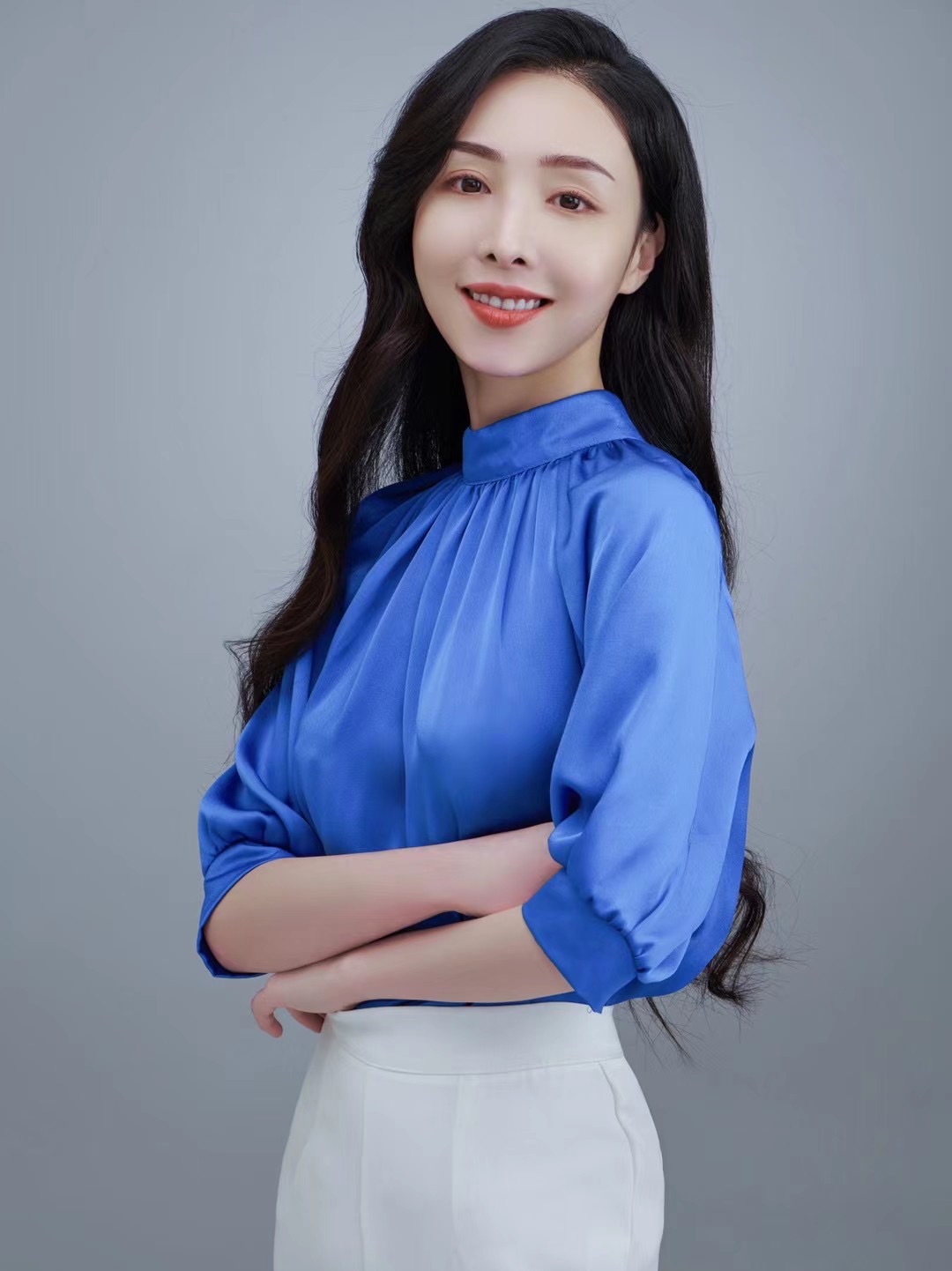  p>董含露,女,演员,1992年6月27日生于福建省宁德市,毕业于 a target=