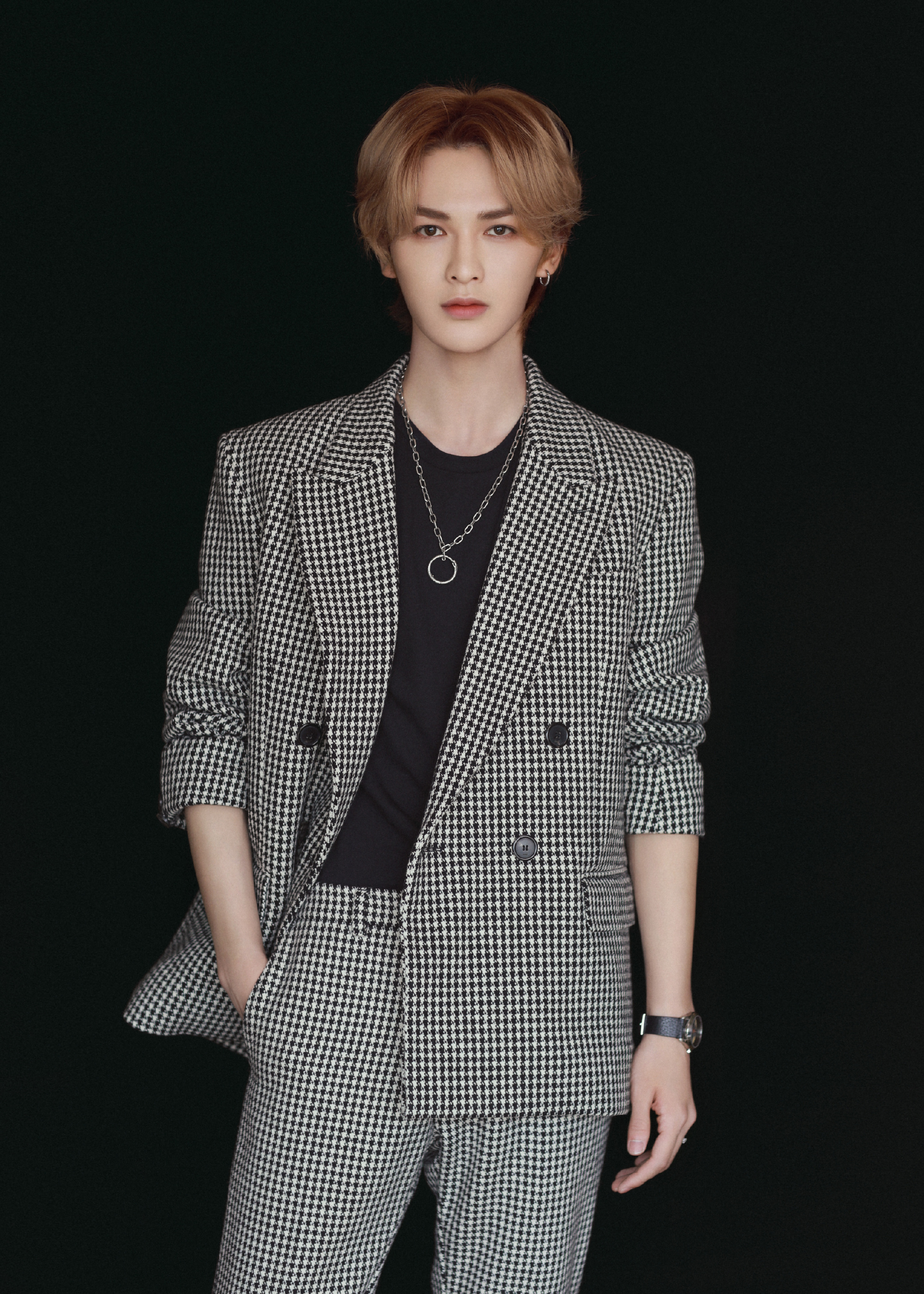  p>朱正廷,1996年3月18日出生于安徽省,中国内地流行乐男歌手,影视