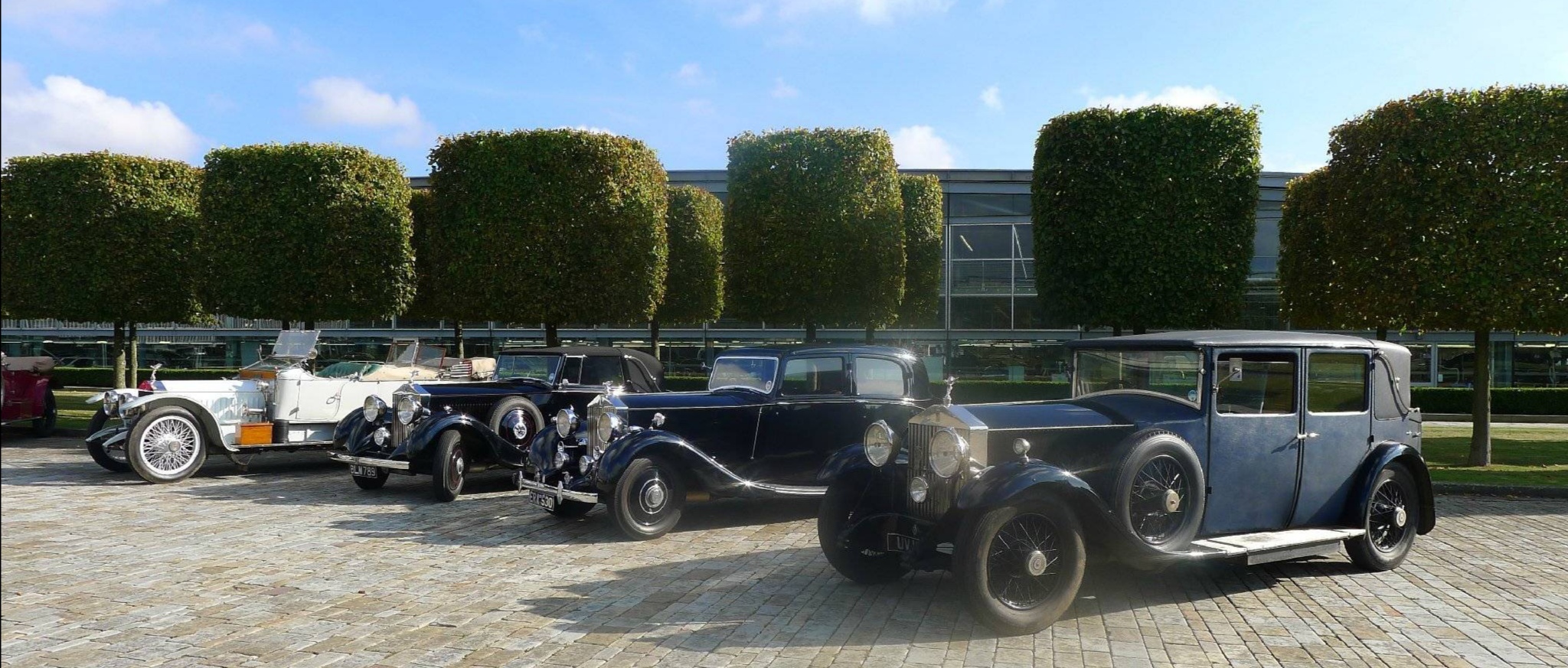  p>劳斯莱斯"银魅"(rolls-royce silver ghost)有两种解释,第一种是指