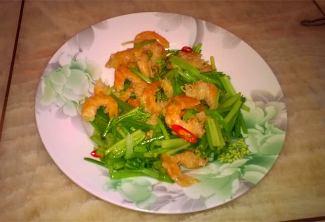  p>虾米炒芹菜是一道菜,制作材料有干虾米,芹菜,植物油,酱油,盐. /p>