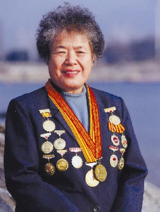 曾任大连重工集团有限公司大连润滑厂厂长兼总工程师,大连大川实业