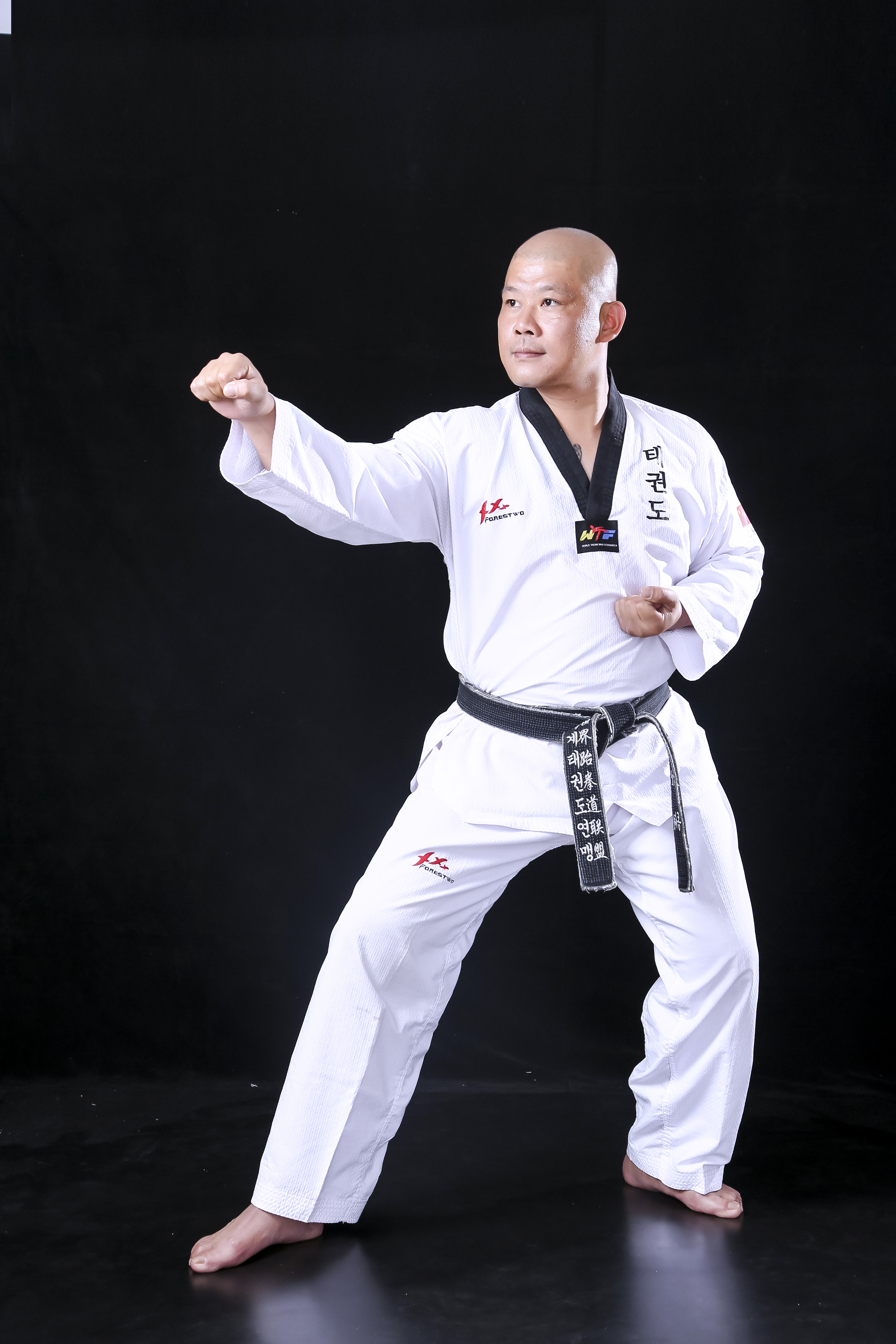  p>林金铜,男,福建晋江人,汉族,1979年出生于武术世家,自幼学习传统