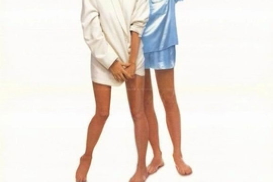 是由geneviève robert执导,莉·汤普森,维多利亚·杰克逊主演的一