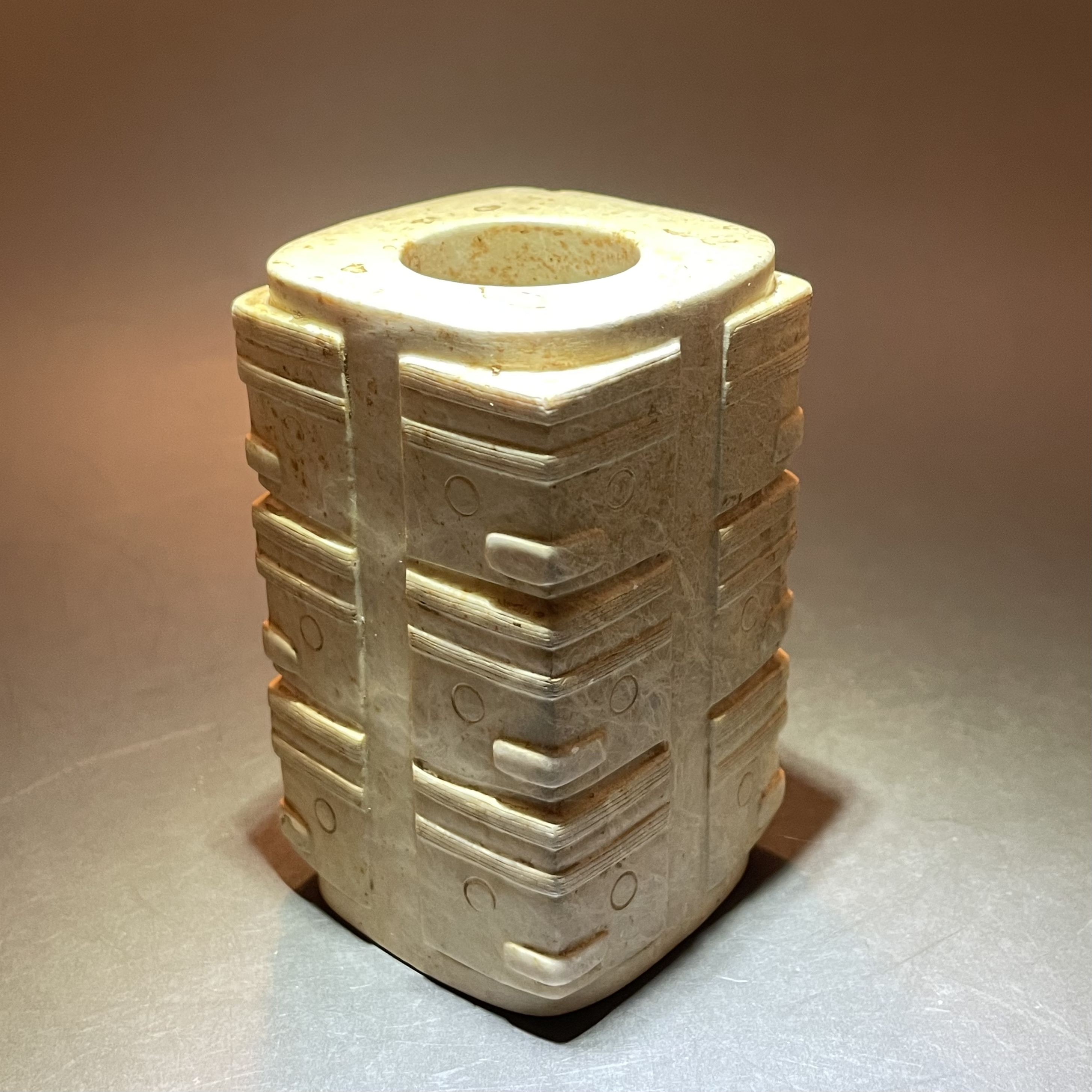 玉琮（中国古代的内圆外方的筒形玉石礼器）_百度百科