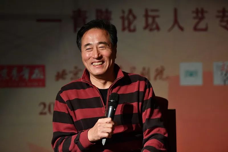 杨立新对话张艳秋：两家老牌人艺，竟都为这一个事犯愁！_百科TA说