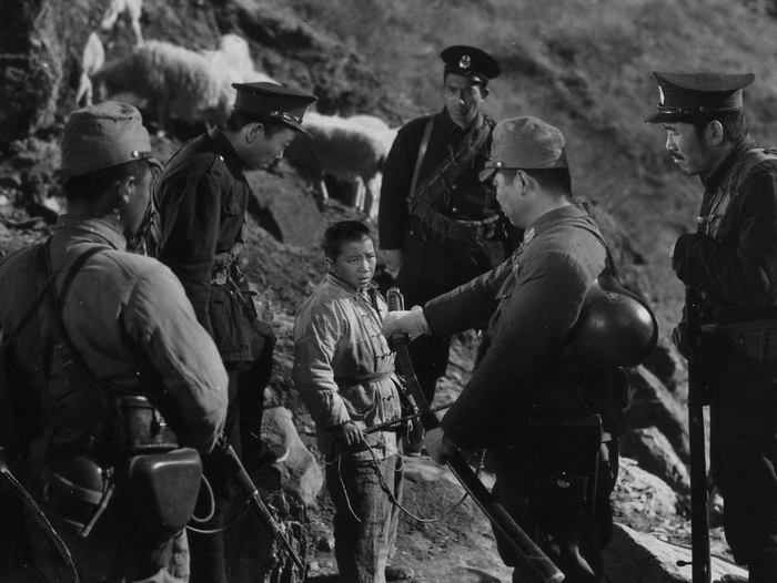 《鸡毛信》是1954年由 a target="_blank" href="/item/上海电影制片