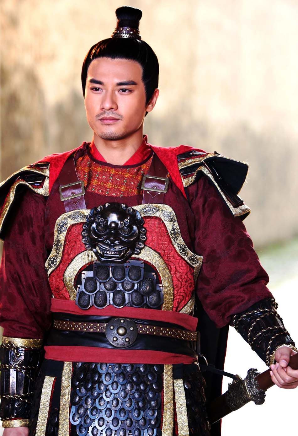 是一位铁骨铮铮的大将军,掌管十万禁卫军,帮助孟祈佑除掉孟祈星后掌管