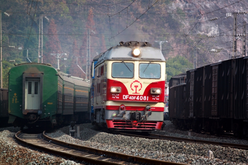 成渝铁路(chengdu-chongqing railway),简称成渝线,是中国境内一条