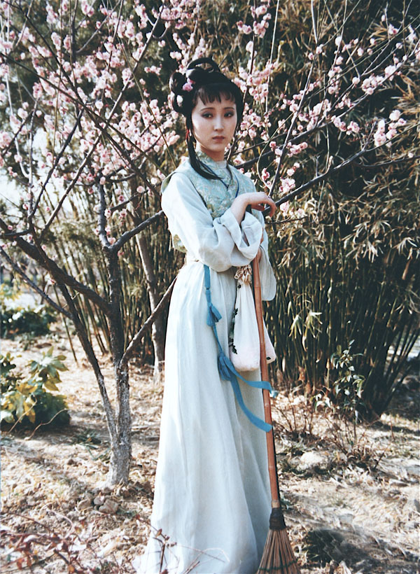 ">红楼梦 /a>》的 a target="_blank" href="/item/女主角/79185"