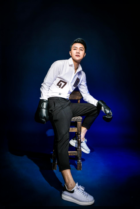  p>李西泽,男,四川成都人,血型ab型,白羊座,身高