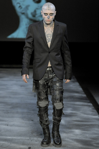  p>瑞克·格内斯特(rick genest,1985年8月7日—2018年8月1日),出生于