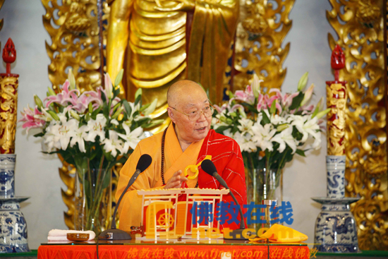  p>妙灵法师,上海市真如寺退居方丈,出生于1928年,现年94岁,江苏东台