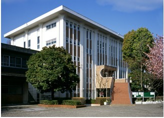  p>樱美林大学(英语:j.f.