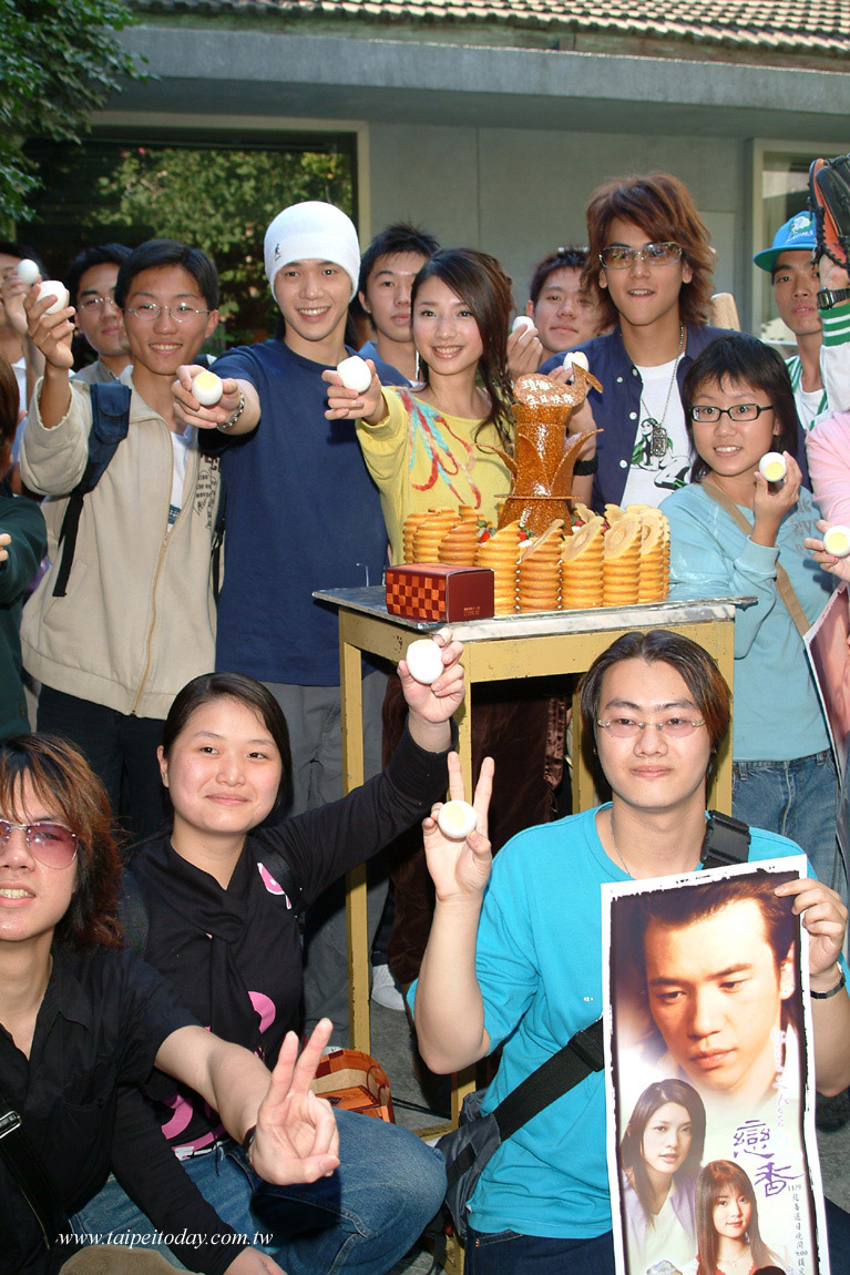  p>《恋香》是由 a target="_blank" href="/item/杨大庆/10739843"