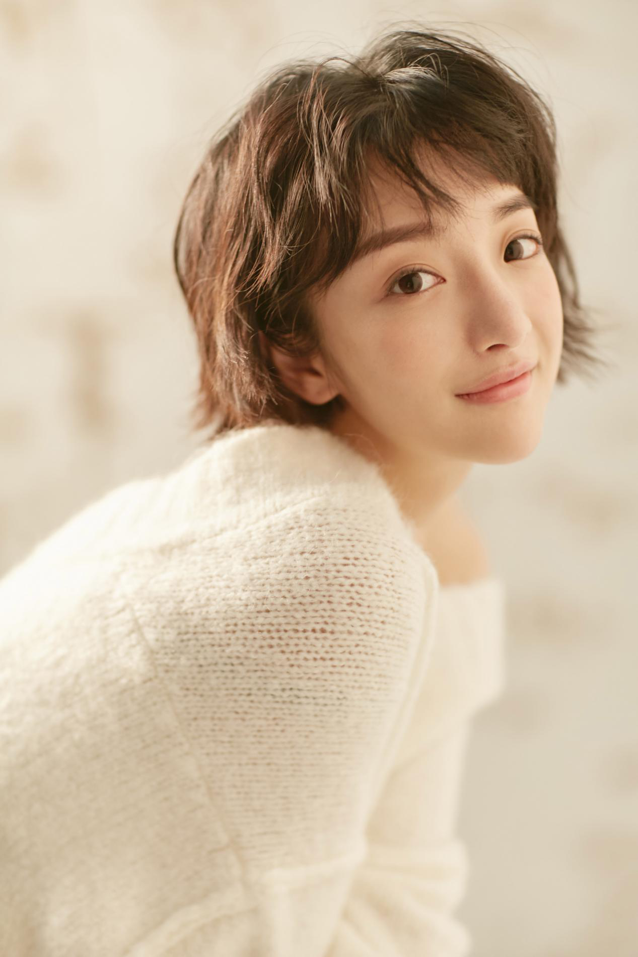  p data-id="gncnsjja7o">白醋少女(本名戚依晗,曾用名戚画雯),网络