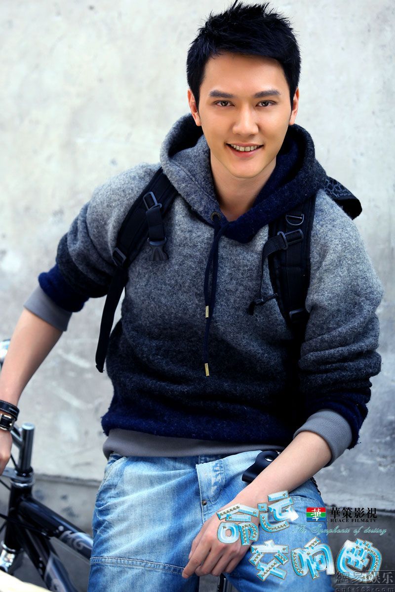  p>冯绍峰,原名冯威,1978年10月7日出生于上海市,中国内地男演员,毕业