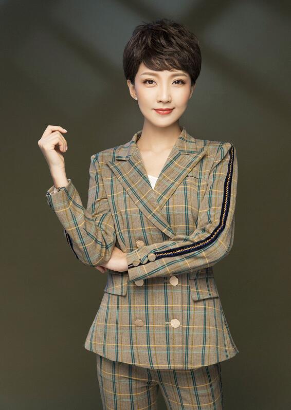  p data-id="gnzxoh7b8d">杨新颖,中国内地女主持人.
