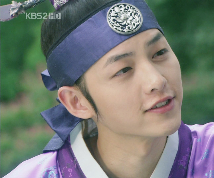 ,韩国男艺人,1985年出生于大田市,家中