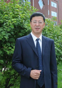  p>杨文杰,男,黑龙江省骨干教师,特级教师,大庆市名校长.