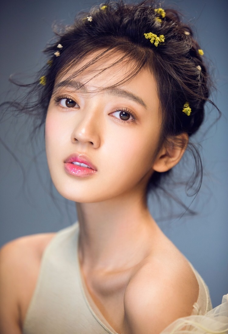 贵州贵阳简介:何瑞贤,1994年11月4日出生于贵州贵阳,中国内地女演员