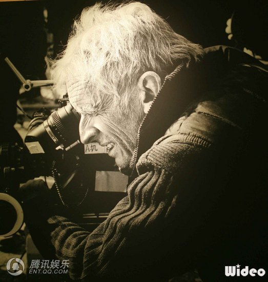  p>周润发(chow yun fat),1955年5月18日出生于香港南丫岛,籍贯广东省