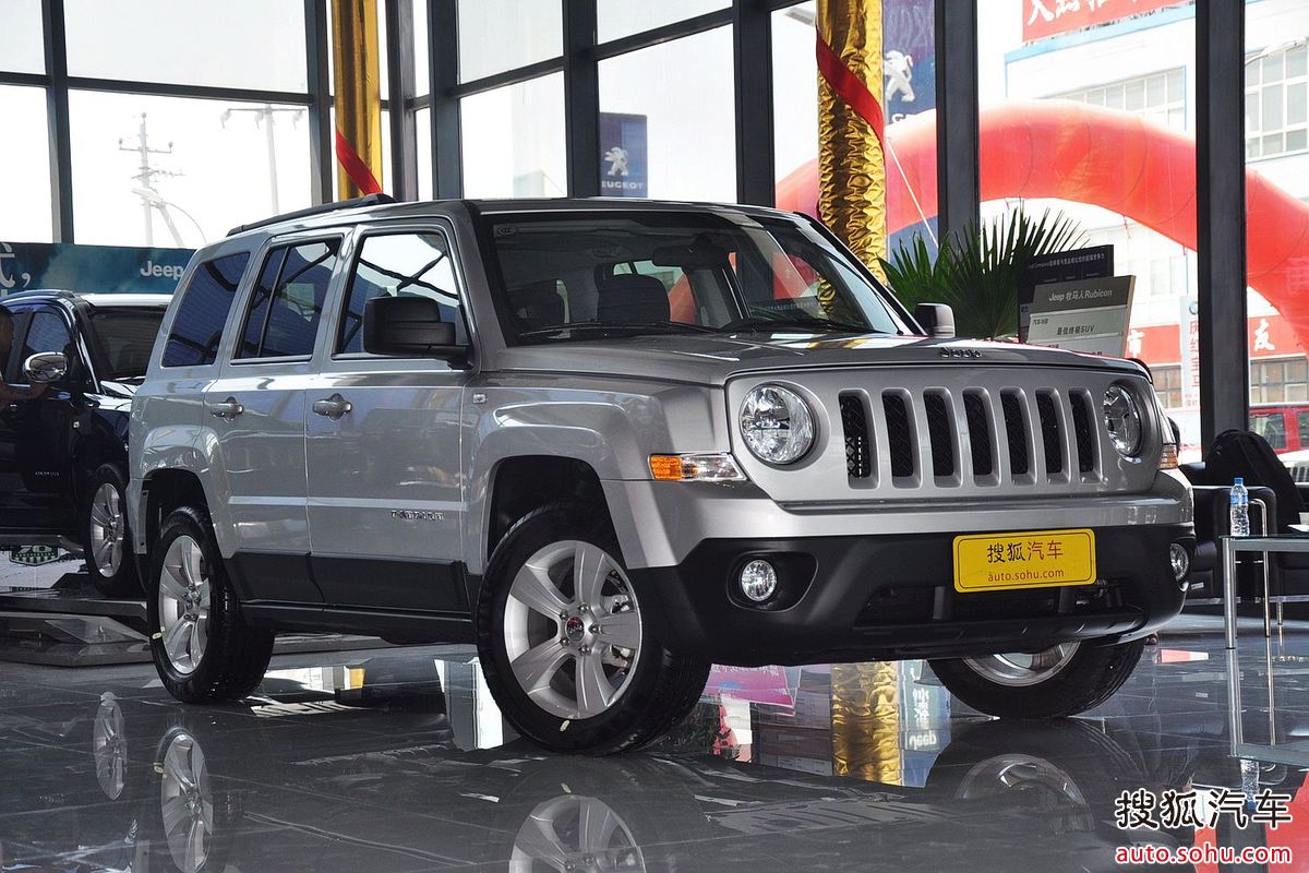  p>自由客指的是jeep品牌旗下一款偏重公路性能的城市型suv,同时也