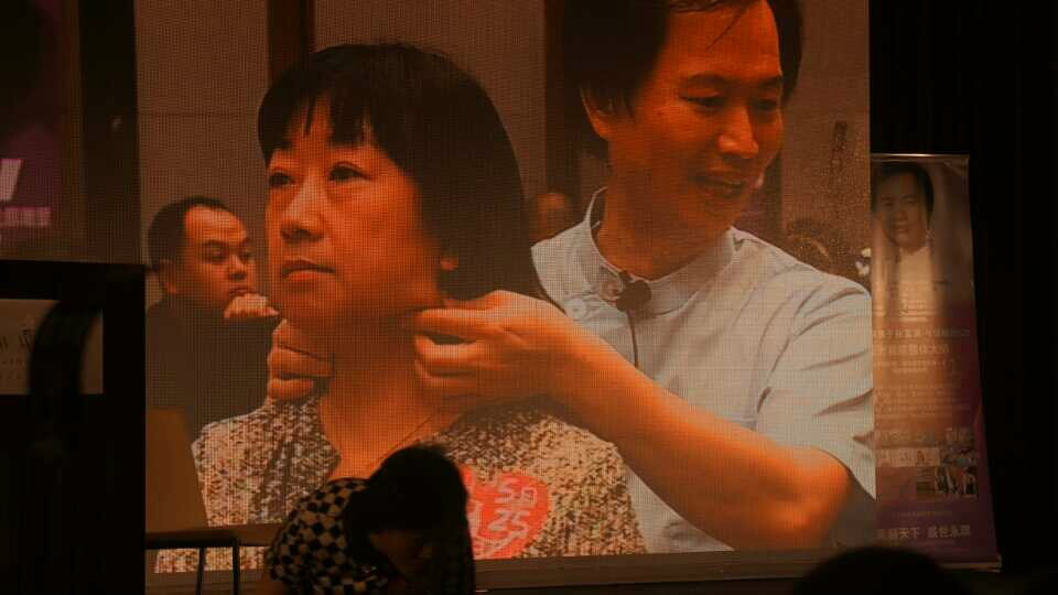  p data-id="gnbv83bl1k">张富源,亚洲徒手整形第一人.