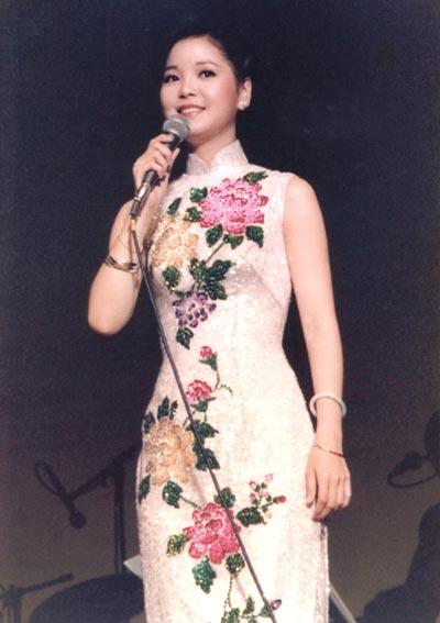 有诸多争议,但它仍然是中国悠久的服饰文化中最绚烂的现象和形式之一