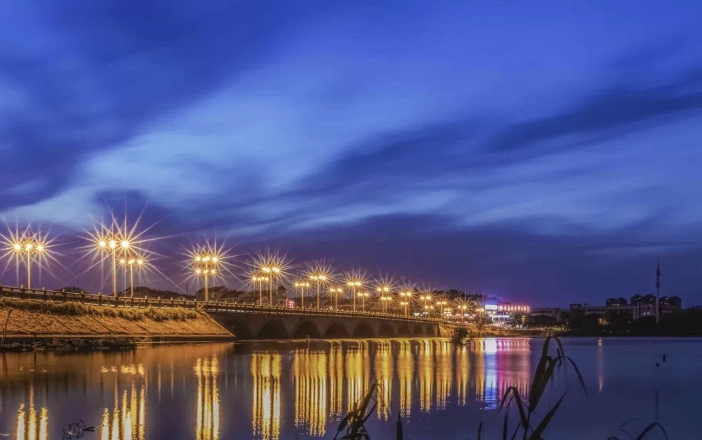 bridge)位于安徽省无为市无城镇,缘起毁于早年"二状元祠"的状元桥,与