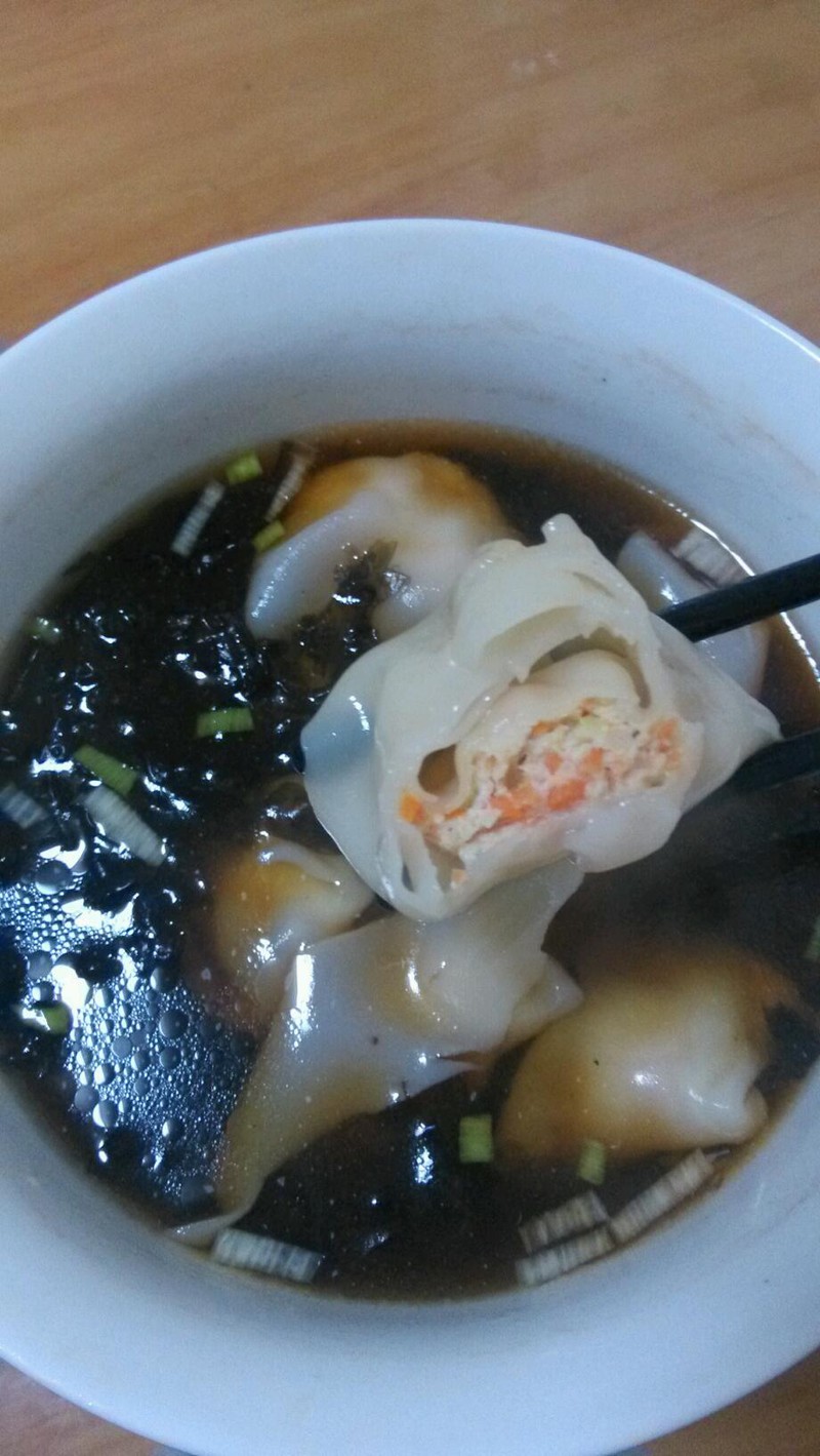 胡萝卜肉馅馄饨