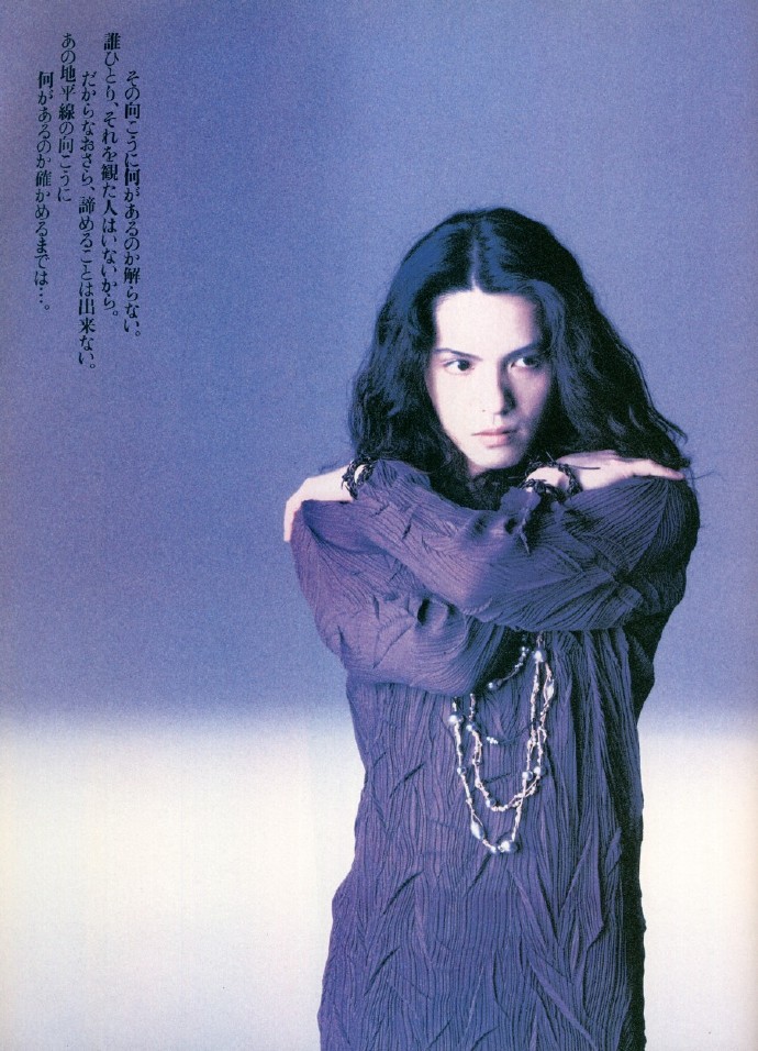  p>hyde,本名"宝井秀人",1969年1月29日出生于日本和歌山县和歌山市.