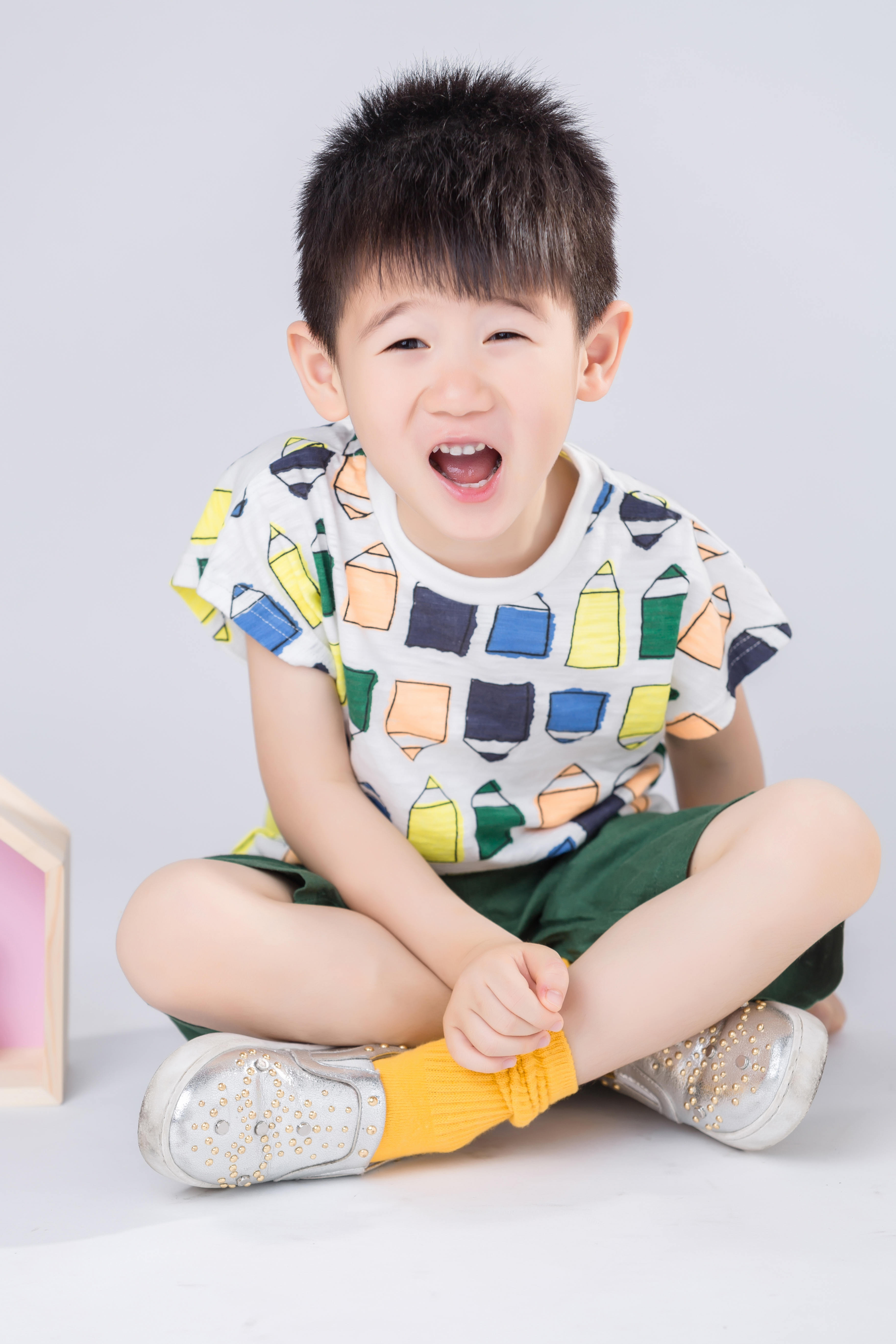 代表作品《 a target="_blank" href="/item/花公鸡/20468882" data