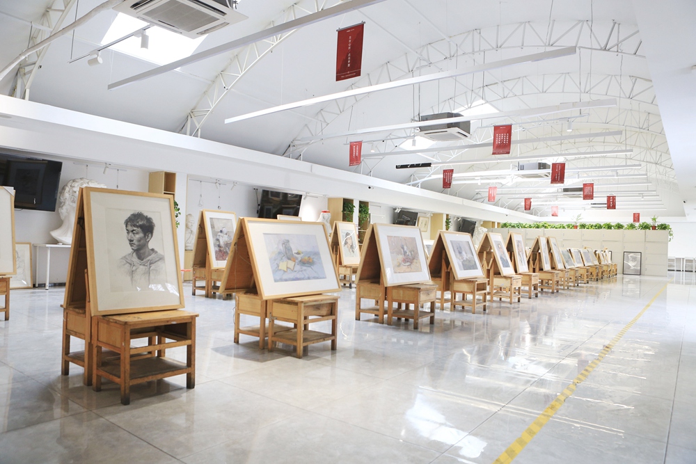  p>华卿画室隶位于北京市通州区宋庄镇佰富苑18号,属于 a target="