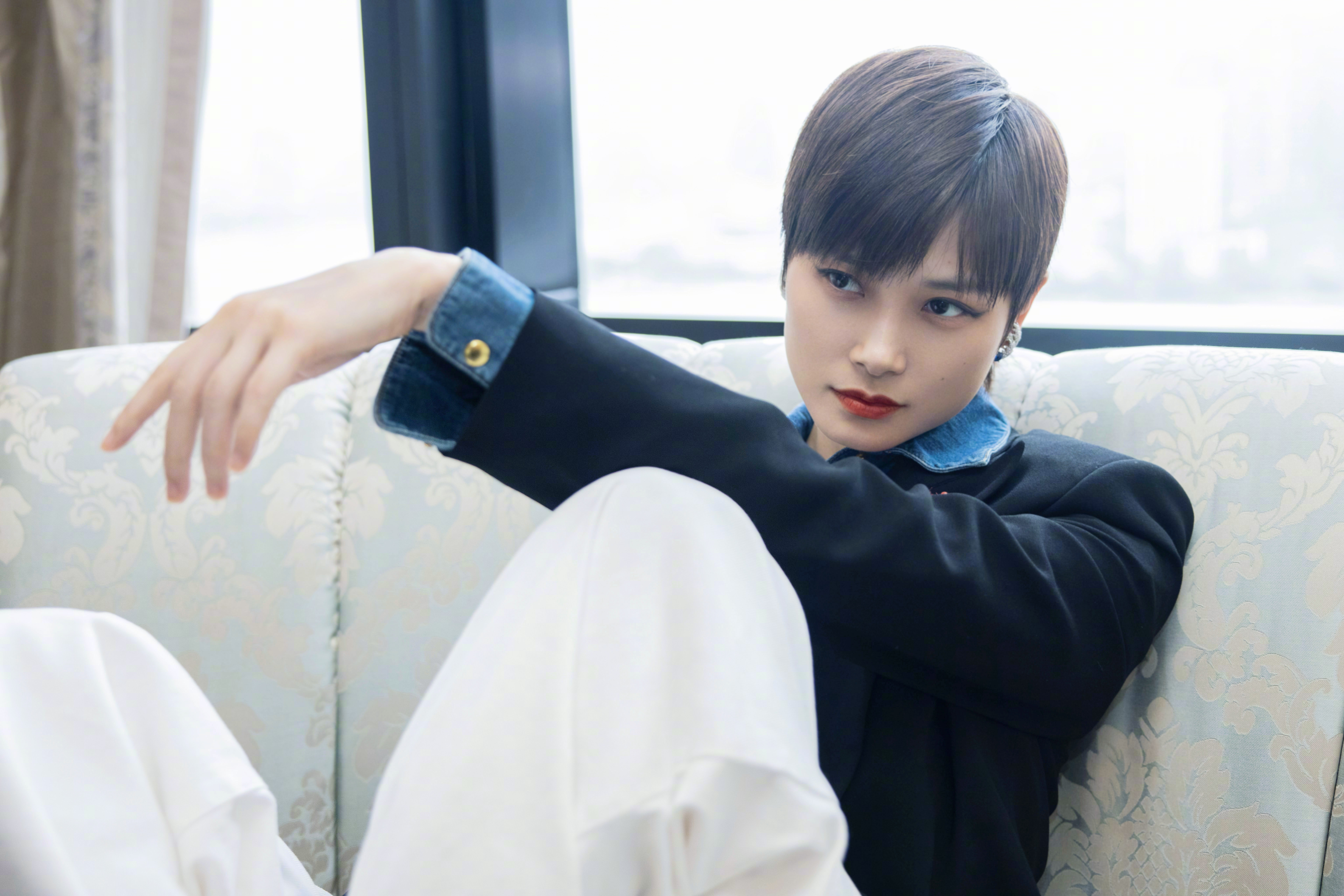  p>李宇春(chris lee),1984年3月10日出生于成都,中国流行女歌手,演员