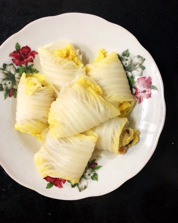  p>清蒸大白菜是一款菜品,制作原料主要有白菜,蒜蓉等. /p>