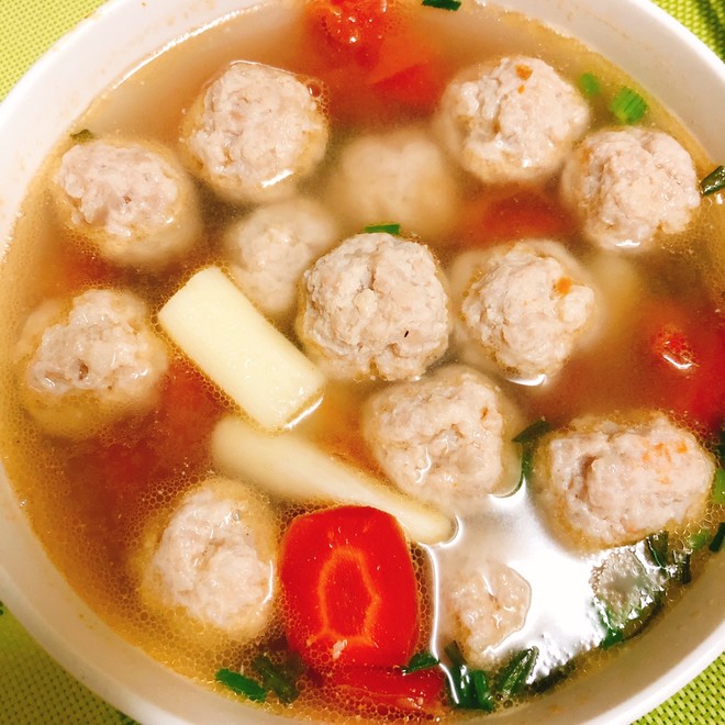  p data-id="go1ovq98v5">山药牛丸汤是一道菜品,主料是山药,开花牛肉